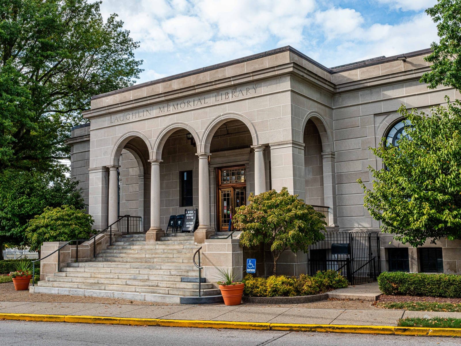 commercial building entrance landscaping - Elements Landscape Management