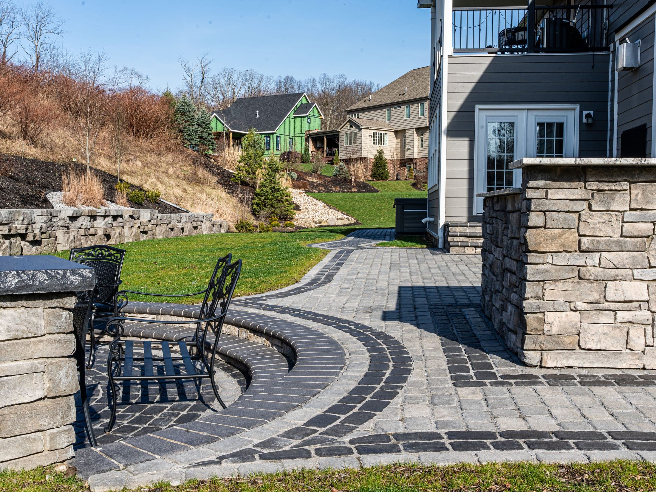 curved seat wall patio - Elements Landscape Management